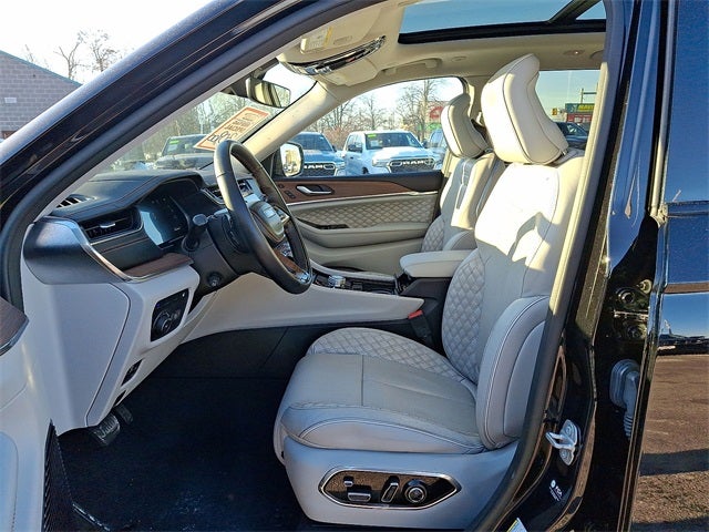 2022 Jeep Grand Cherokee Summit