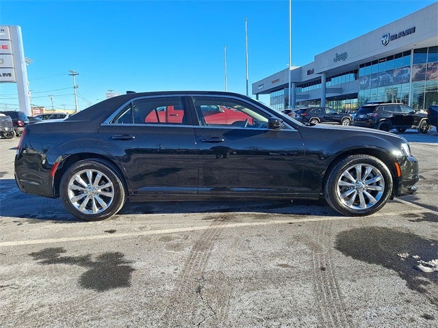 2023 Chrysler 300 Touring
