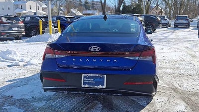 2025 Hyundai Elantra SE