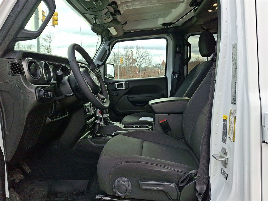 2023 Jeep Gladiator Willys photo 3