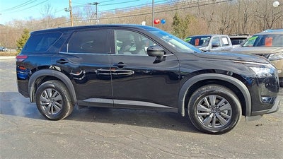 2025 Nissan Pathfinder S