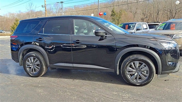 2025 Nissan Pathfinder S