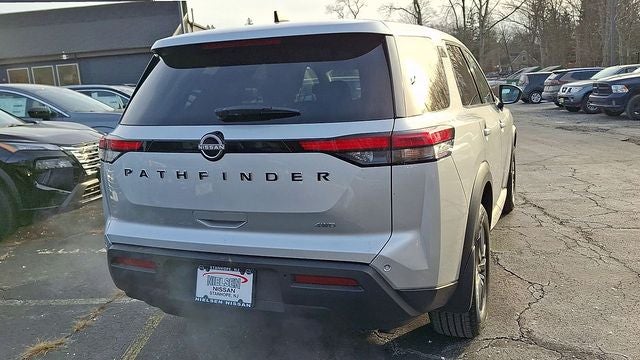 2023 Nissan Pathfinder S