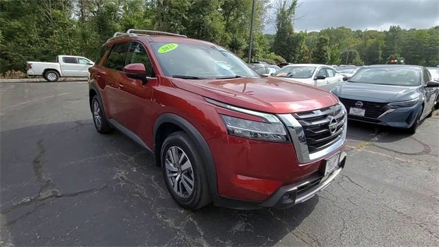 2023 Nissan Pathfinder SL
