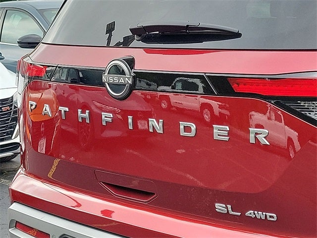 2023 Nissan Pathfinder SL