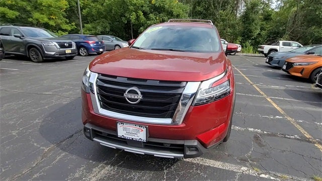 2023 Nissan Pathfinder SL