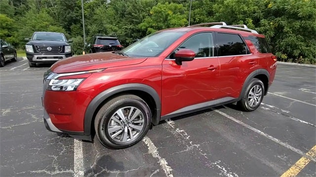2023 Nissan Pathfinder SL