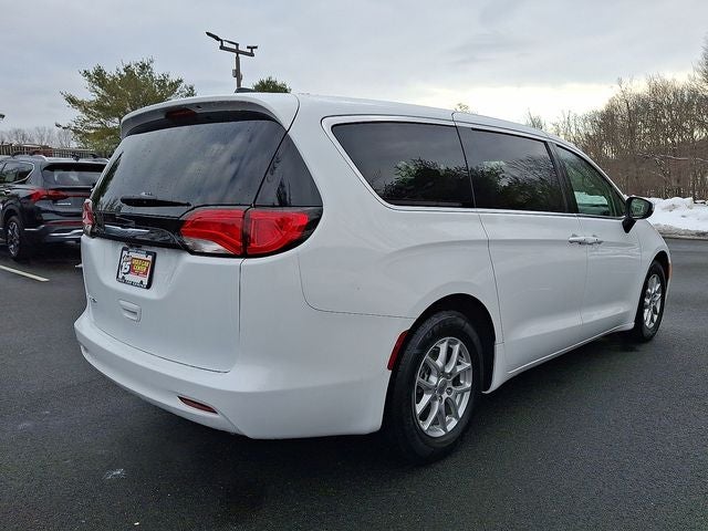 2022 Chrysler Voyager LX
