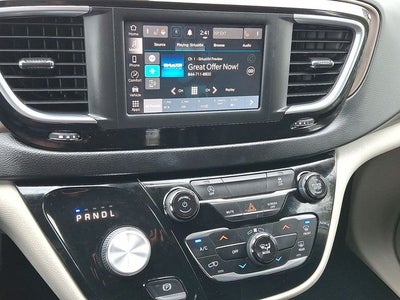 2022 Chrysler Voyager LX