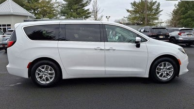 2022 Chrysler Voyager LX