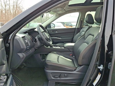 2024 Nissan Pathfinder SL