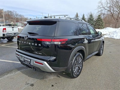 2024 Nissan Pathfinder SL