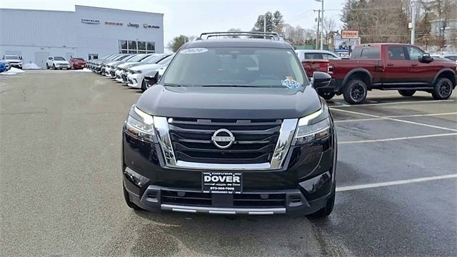 2024 Nissan Pathfinder SL