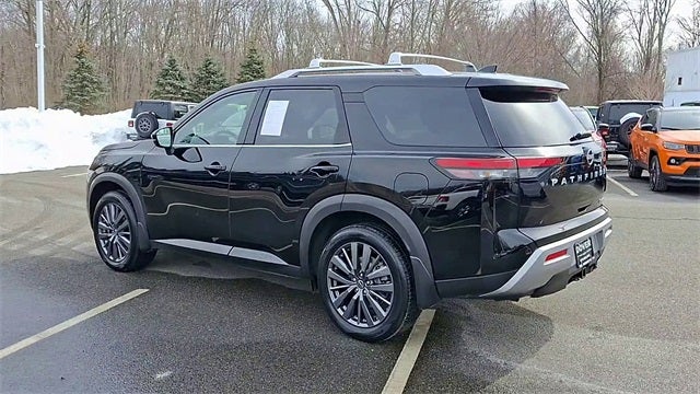 2024 Nissan Pathfinder SL