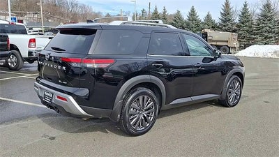 2024 Nissan Pathfinder SL