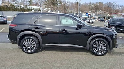 2024 Nissan Pathfinder SL