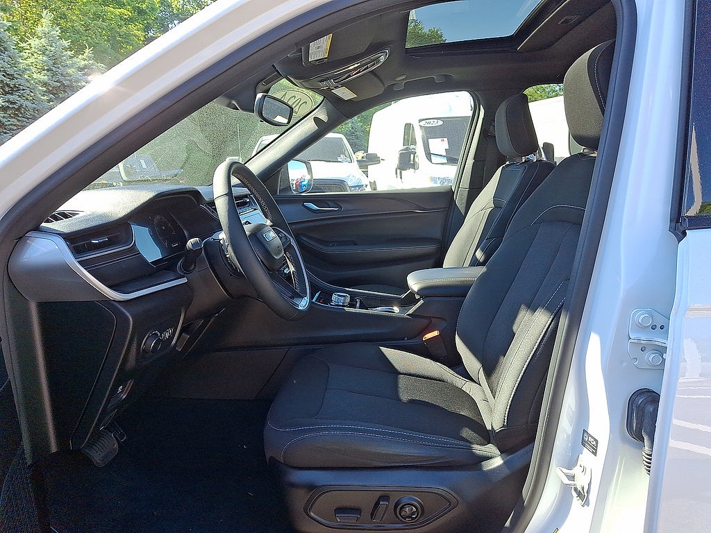 2024 Jeep Grand Cherokee Laredo X