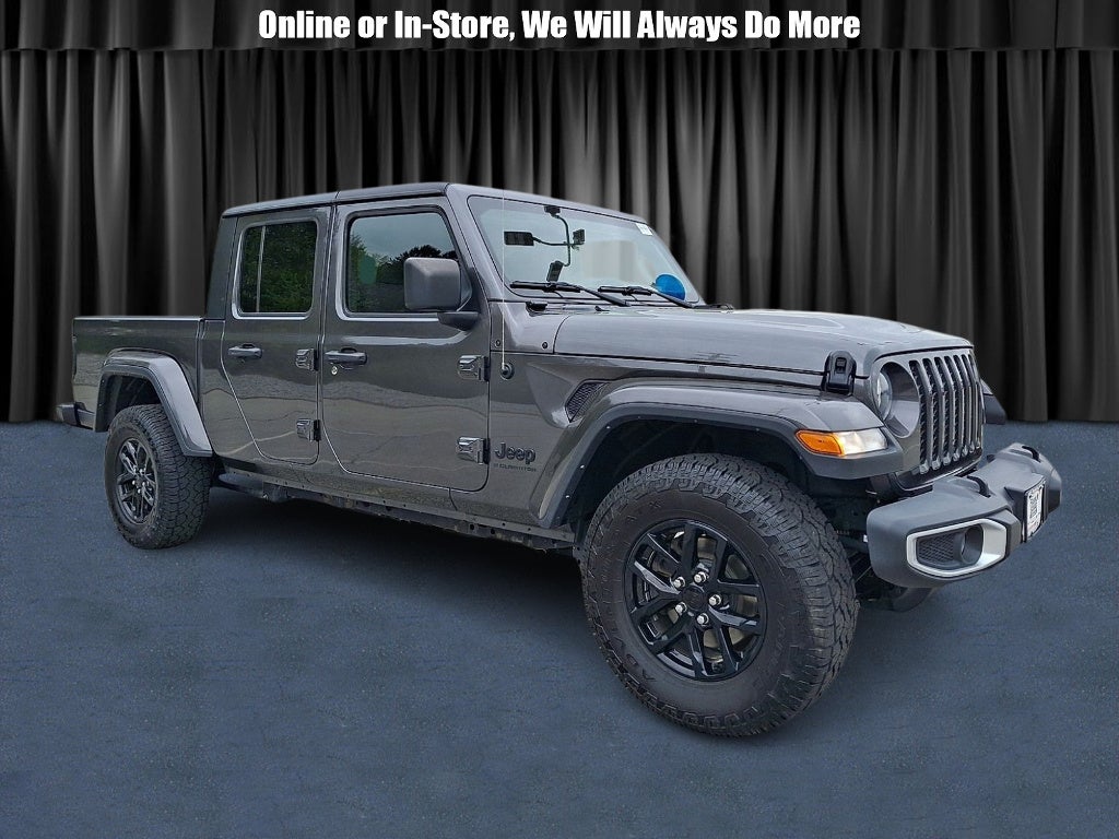 2023 Jeep Gladiator Sport S's photo
