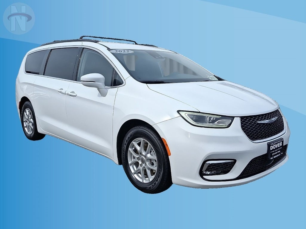 2022 Chrysler Pacifica Touring L's photo