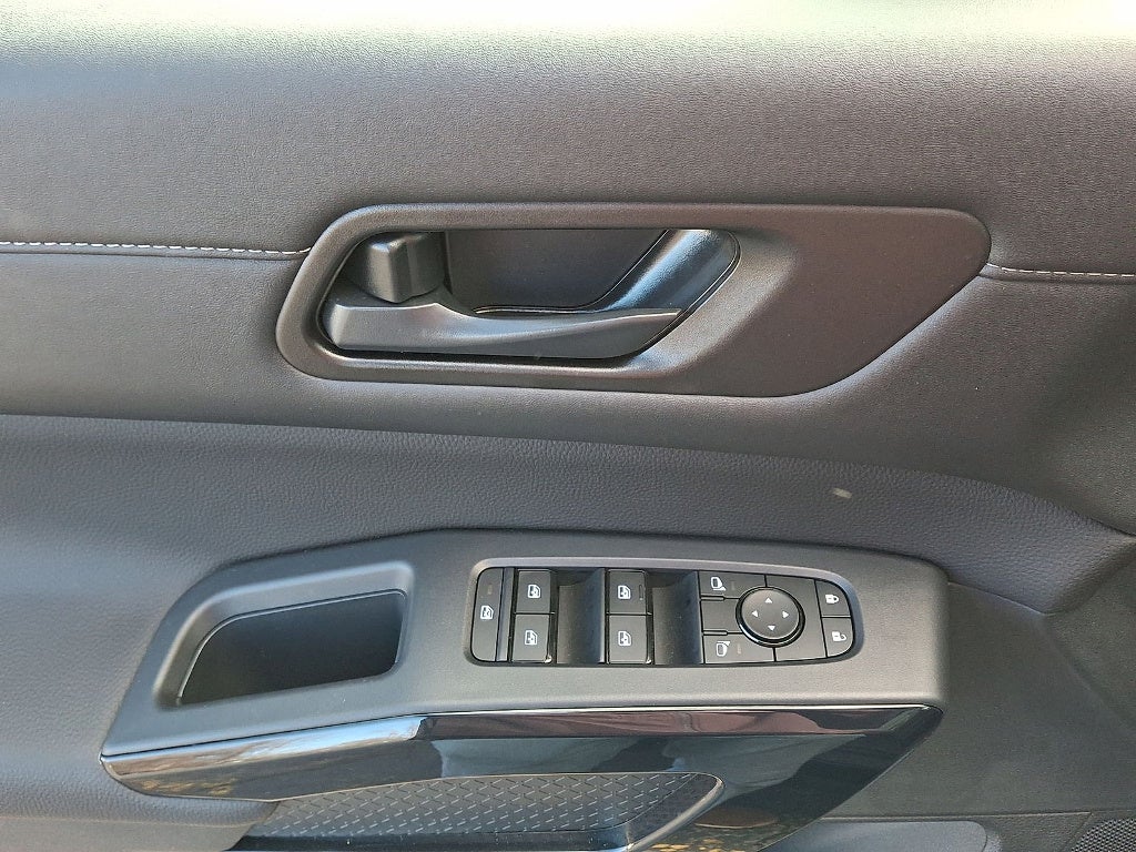 2025 Nissan Pathfinder S