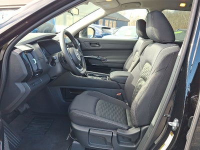 2025 Nissan Pathfinder S