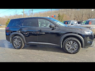 2025 Nissan Pathfinder S