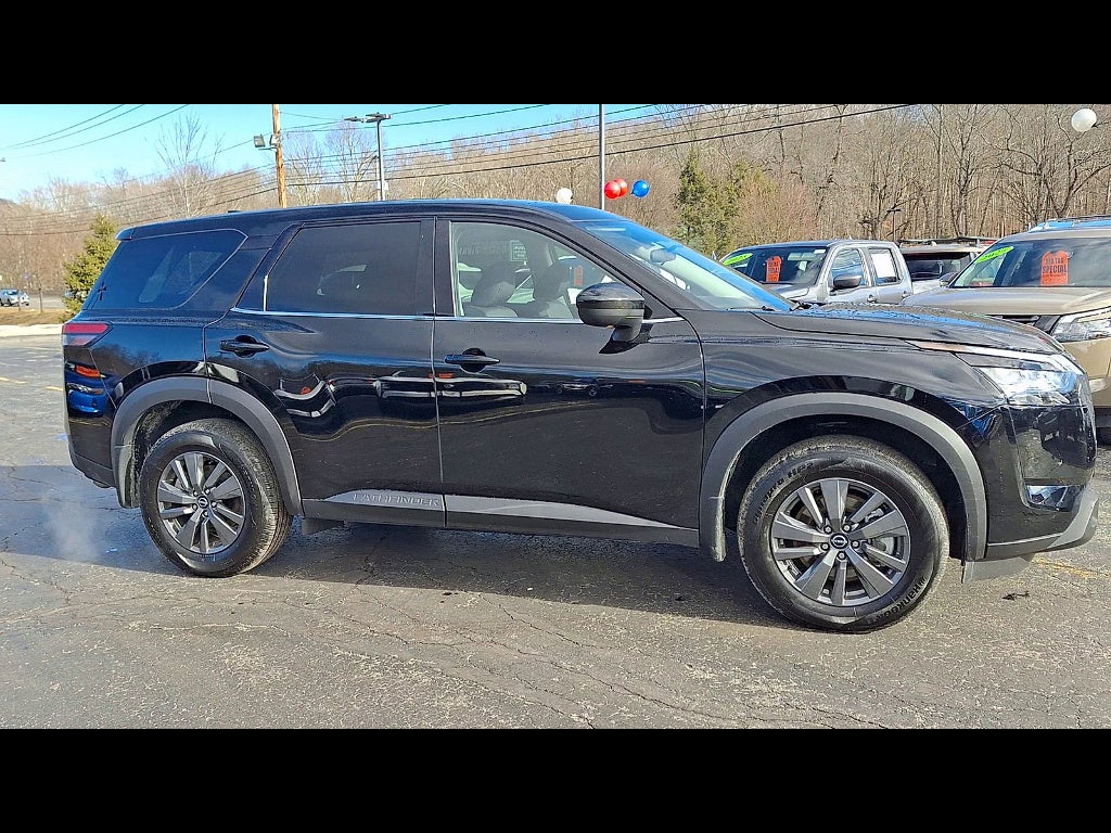 2025 Nissan Pathfinder S