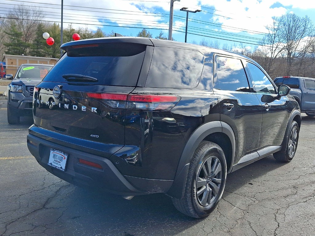 2025 Nissan Pathfinder S