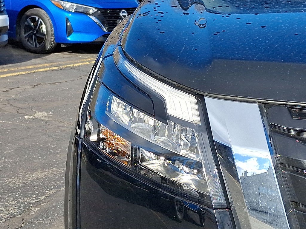 2025 Nissan Pathfinder S