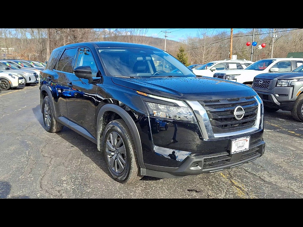 2025 Nissan Pathfinder S