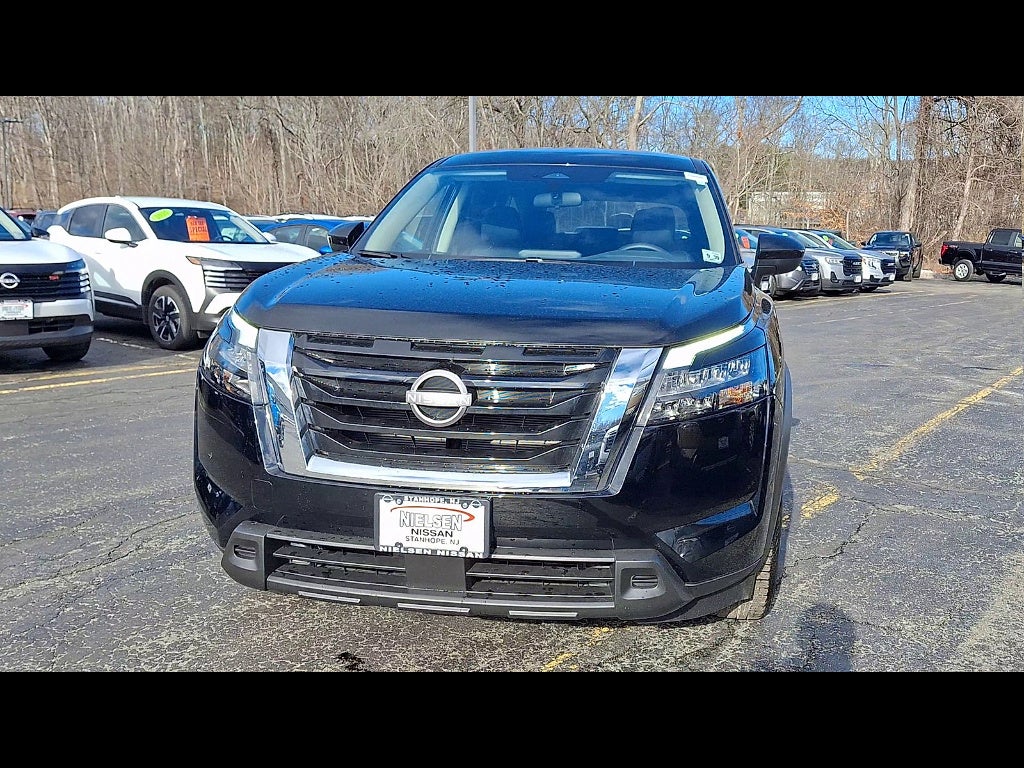 2025 Nissan Pathfinder S