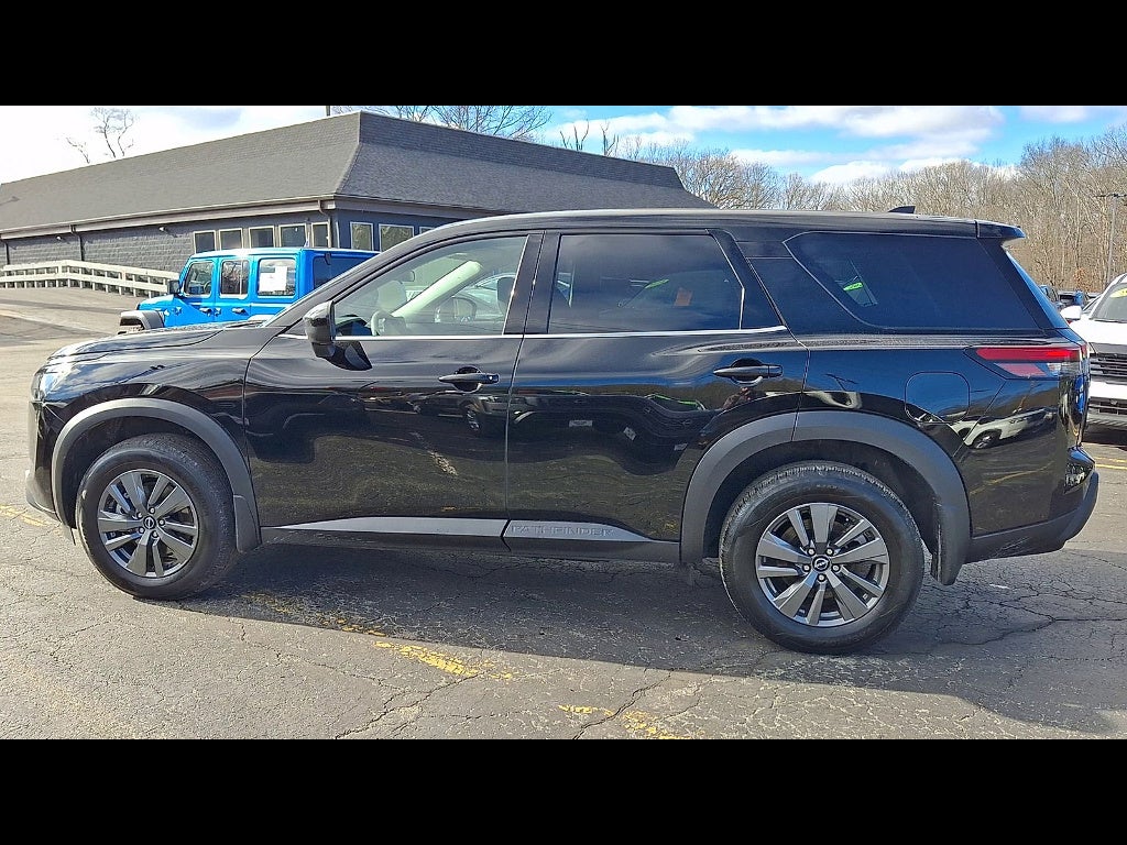 2025 Nissan Pathfinder S