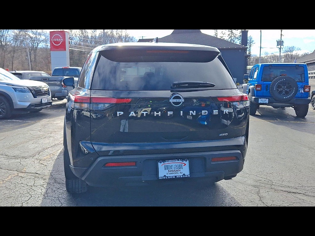 2025 Nissan Pathfinder S