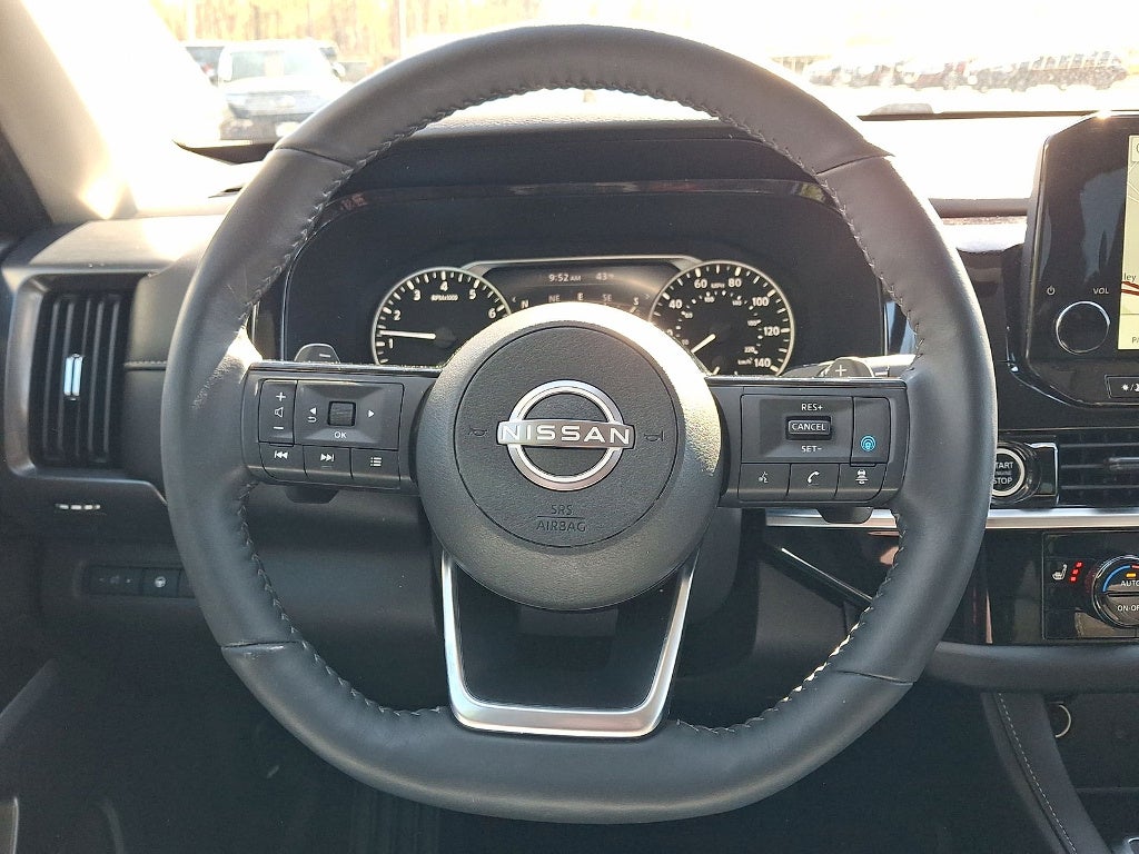 2024 Nissan Pathfinder SL