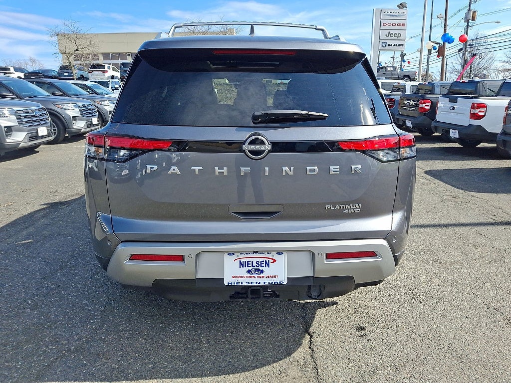 2025 Nissan Pathfinder Platinum