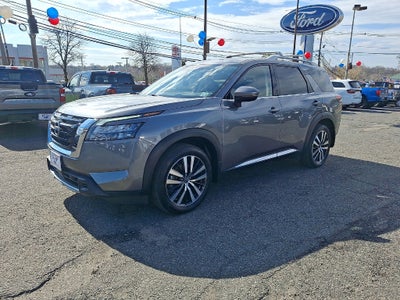 2025 Nissan Pathfinder Platinum