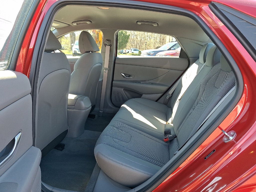 2023 Hyundai Elantra SE