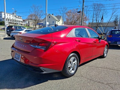 2023 Hyundai Elantra SE