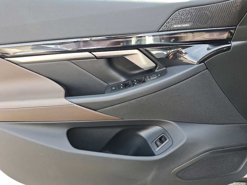 2025 BMW i5 xDrive40