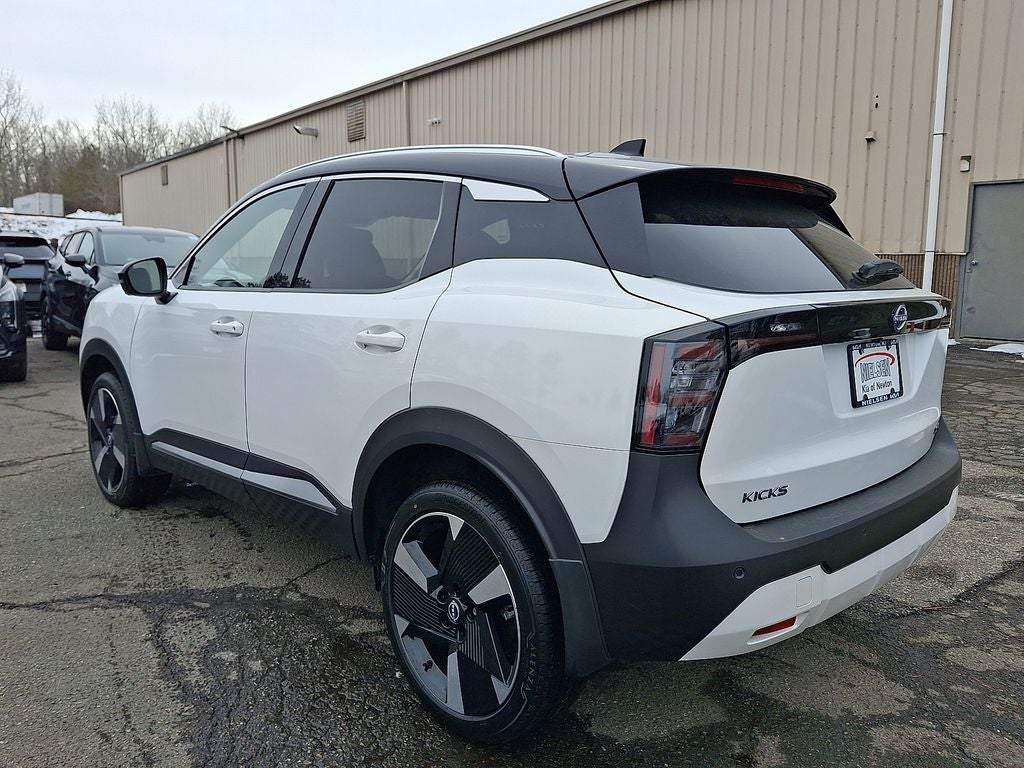 2025 Nissan Kicks SR