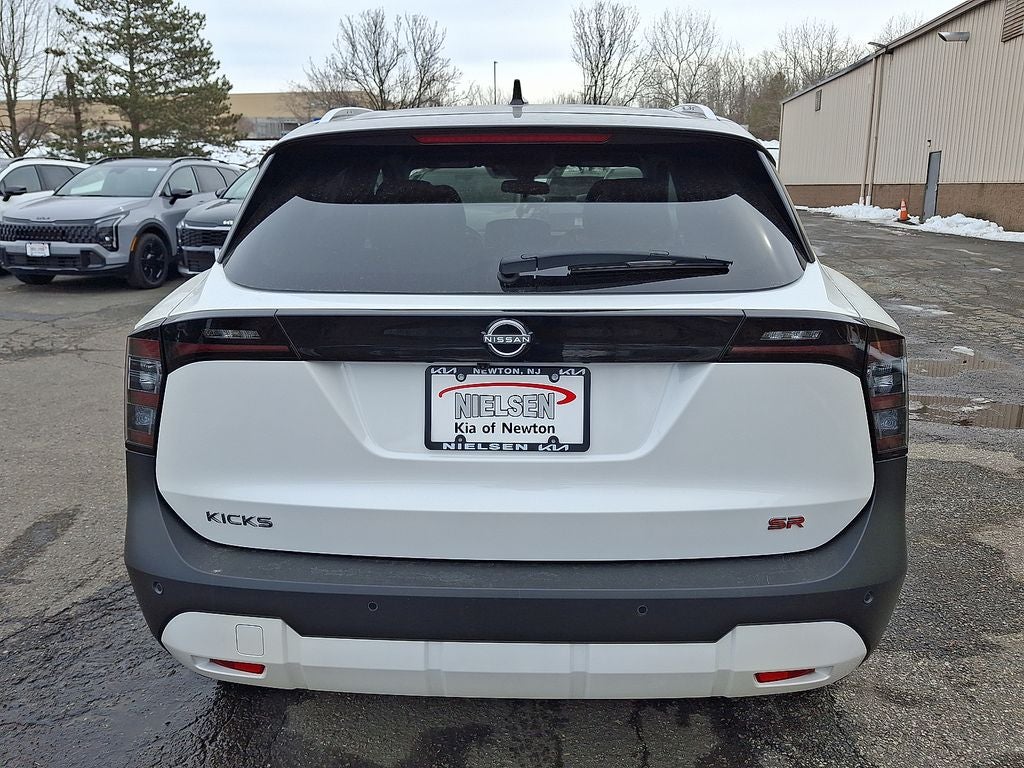 2025 Nissan Kicks SR
