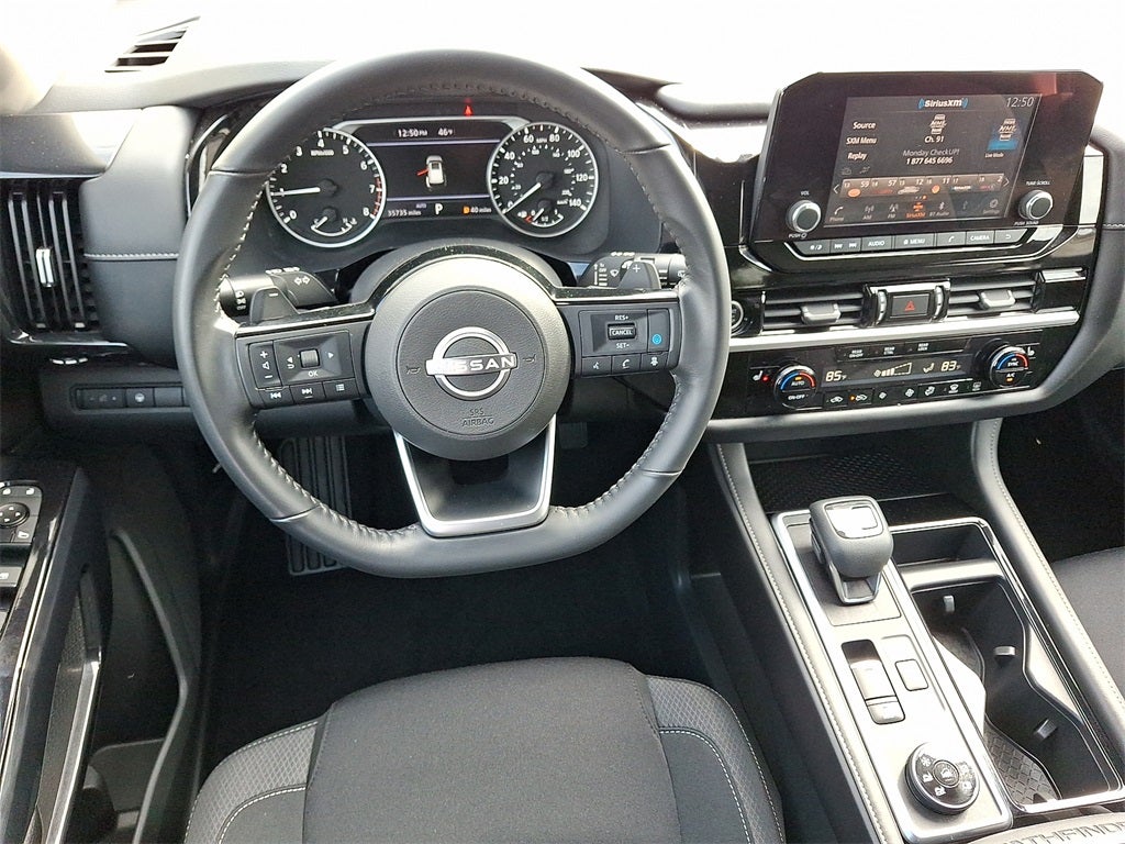2022 Nissan Pathfinder SV