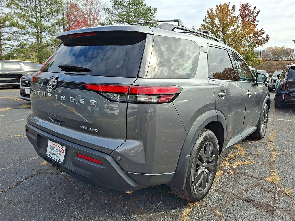 2022 Nissan Pathfinder SV