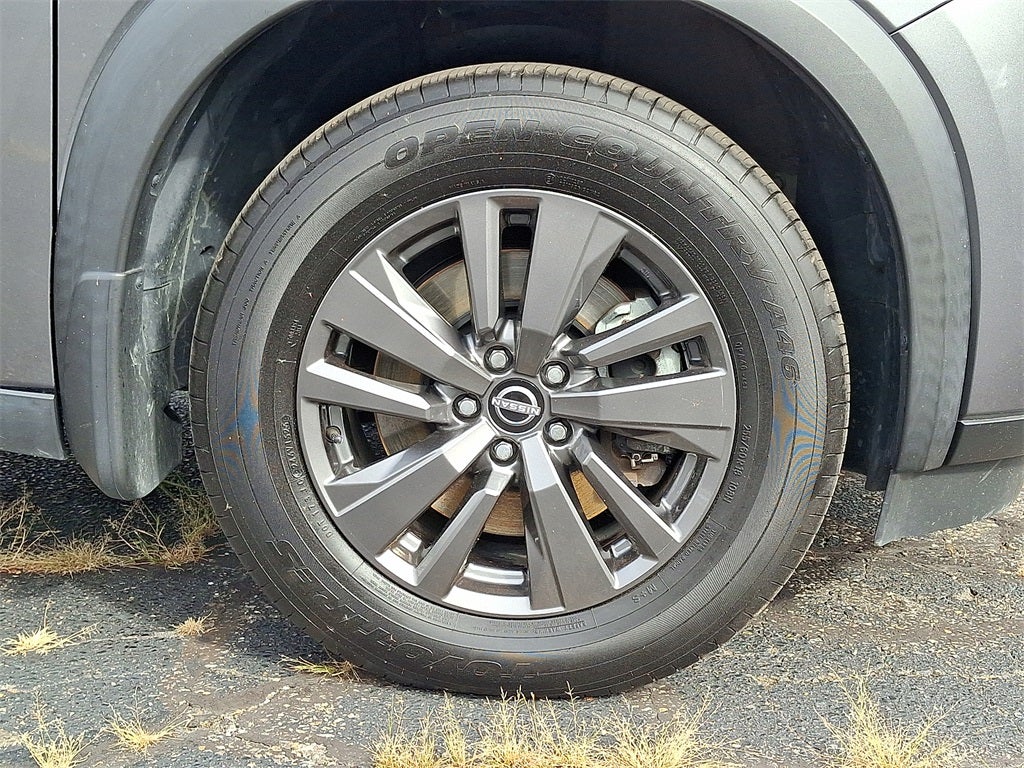 2022 Nissan Pathfinder SV