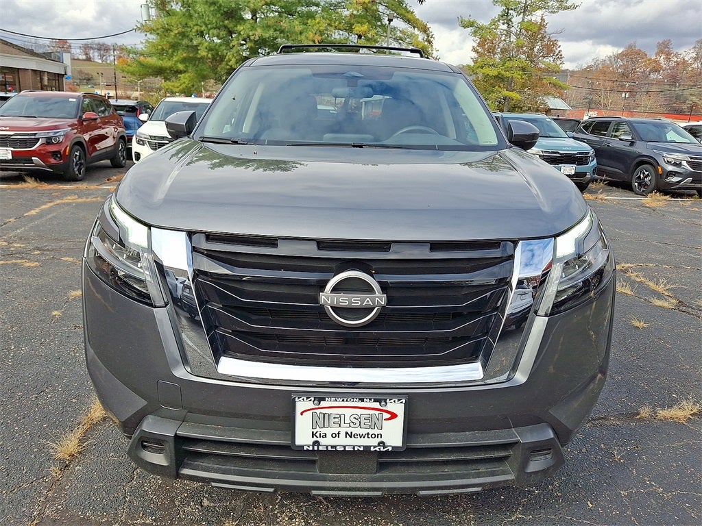 2022 Nissan Pathfinder SV