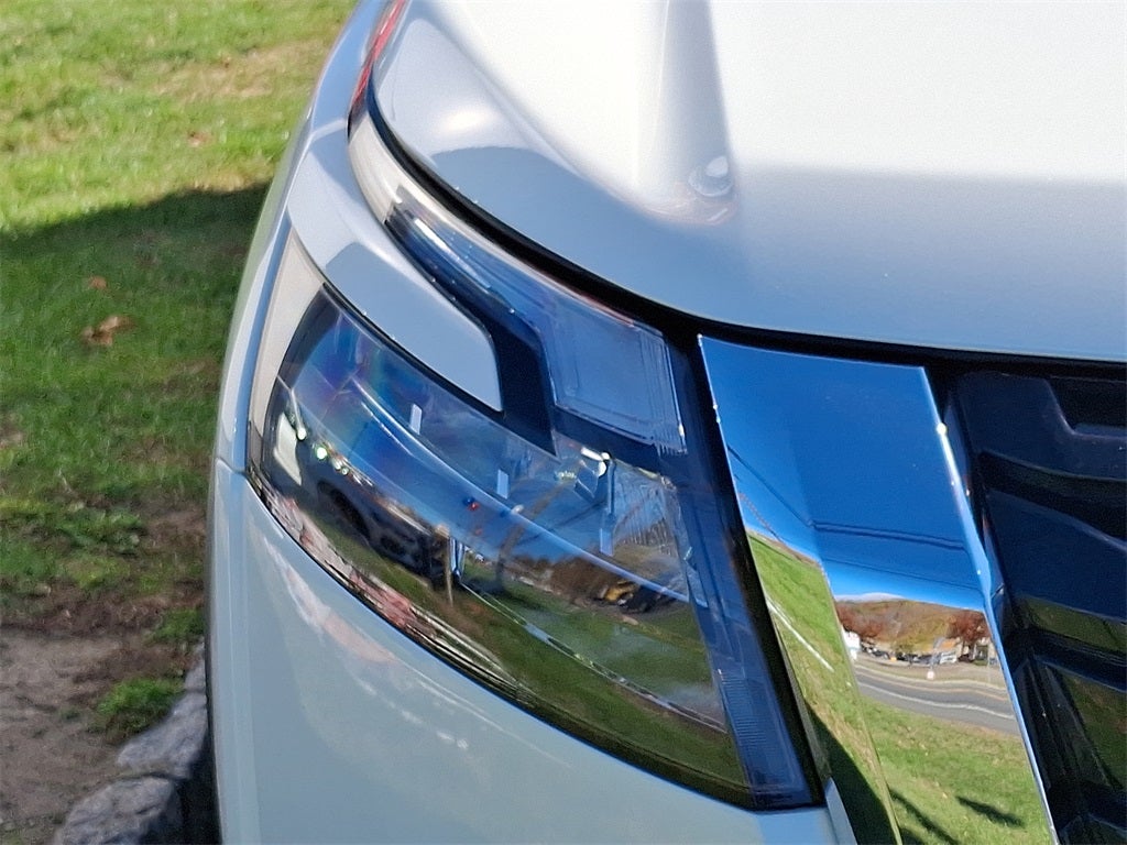 2024 Nissan Pathfinder SV 4WD