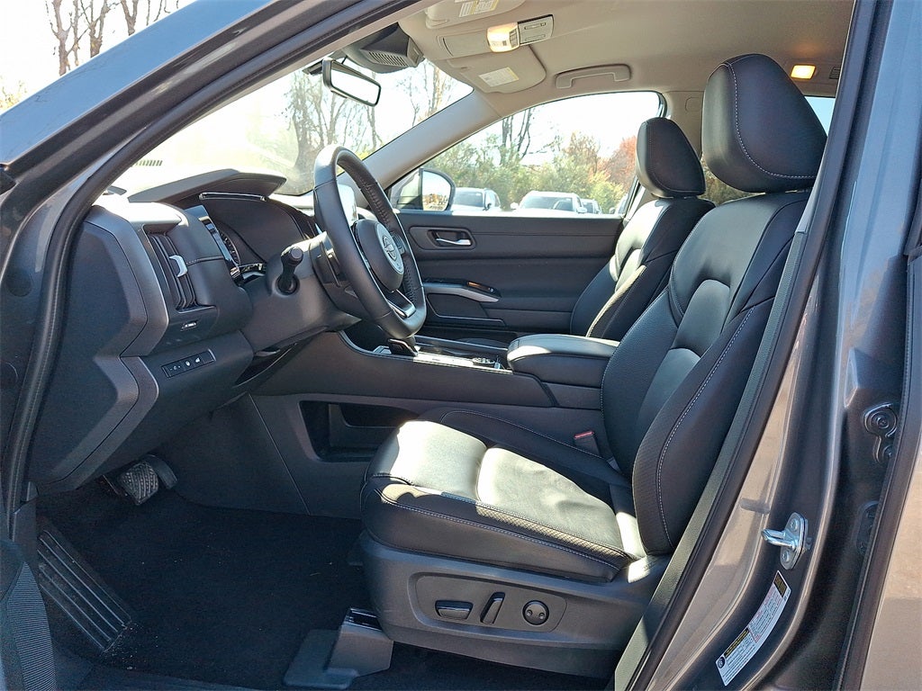 2024 Nissan Pathfinder SL 4WD