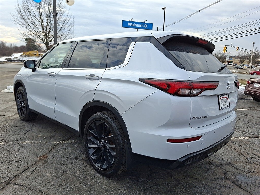 2022 Mitsubishi Outlander Black Edition AWD