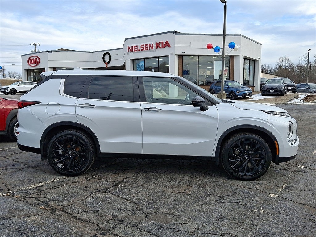 2022 Mitsubishi Outlander Black Edition AWD