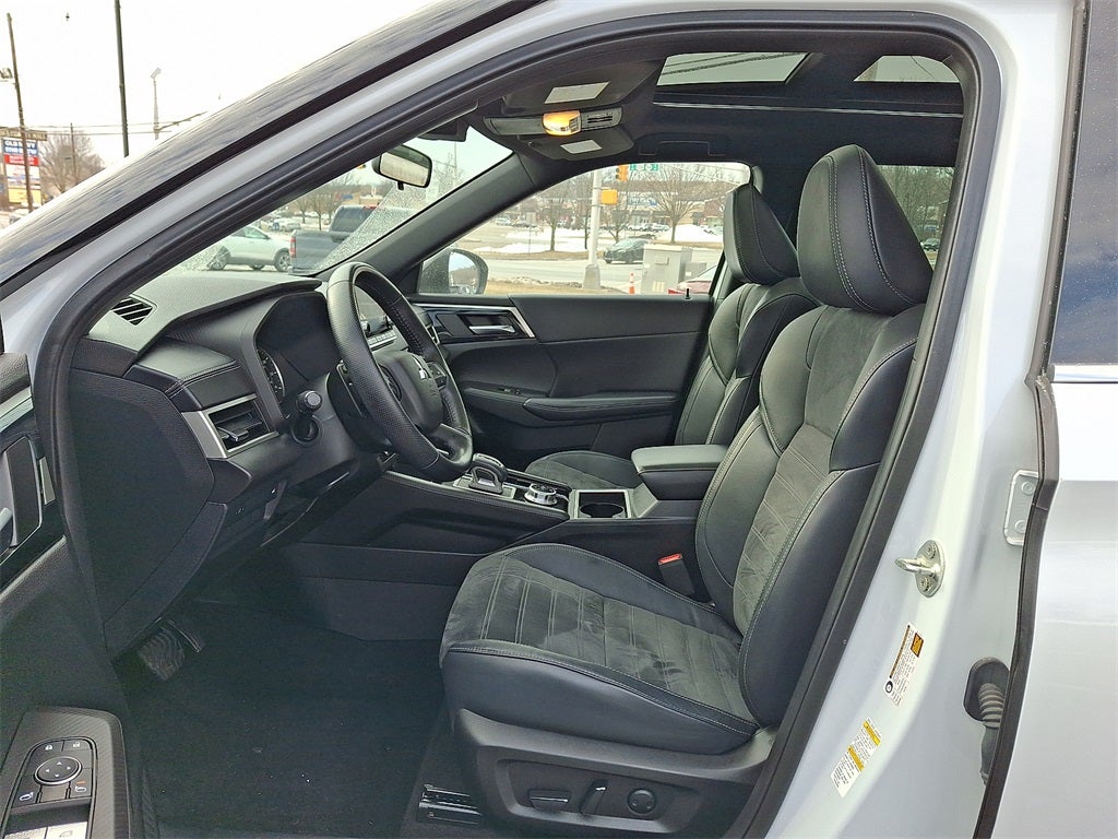 2022 Mitsubishi Outlander Black Edition AWD